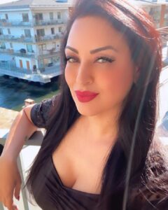 Maryam Zakaria Instagram - Happy sunday 🌞❤️ #selfie #tbt #stockholm #selfieinbalcony