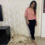 Maryam Zakaria Instagram - I enjoy clicking pix with my baby @rockycutie2021 ❤️😀 #puppylove #goldenretriever #cutedog #dog #cutnessoverload #style #fashion #influencer #actress #model