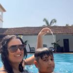Maryam Zakaria Instagram - Just the 2 of us in the pool 😎😃❤️ 📍 Arambol Goa . .#trendingreels #travelreels #goa #vacation #reelswithmz #maryamzakaria #motherandson