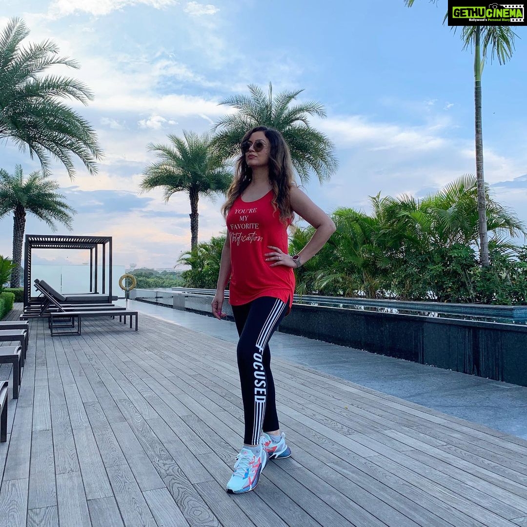 Maryam Zakaria Instagram - Focused ❤️ . . #photoshoot #pose #addidas #fashion #style #actress #model #influencer #maryamzakaria