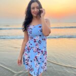 Maryam Zakaria Instagram – I am into sunset nowadays 😍🌞🏖
📍Morjim
.
.
#beachphotography #travel #traveldiaries #travelphotography #goa #beach #vaction #maryamzakaria #summerdress #beachwear