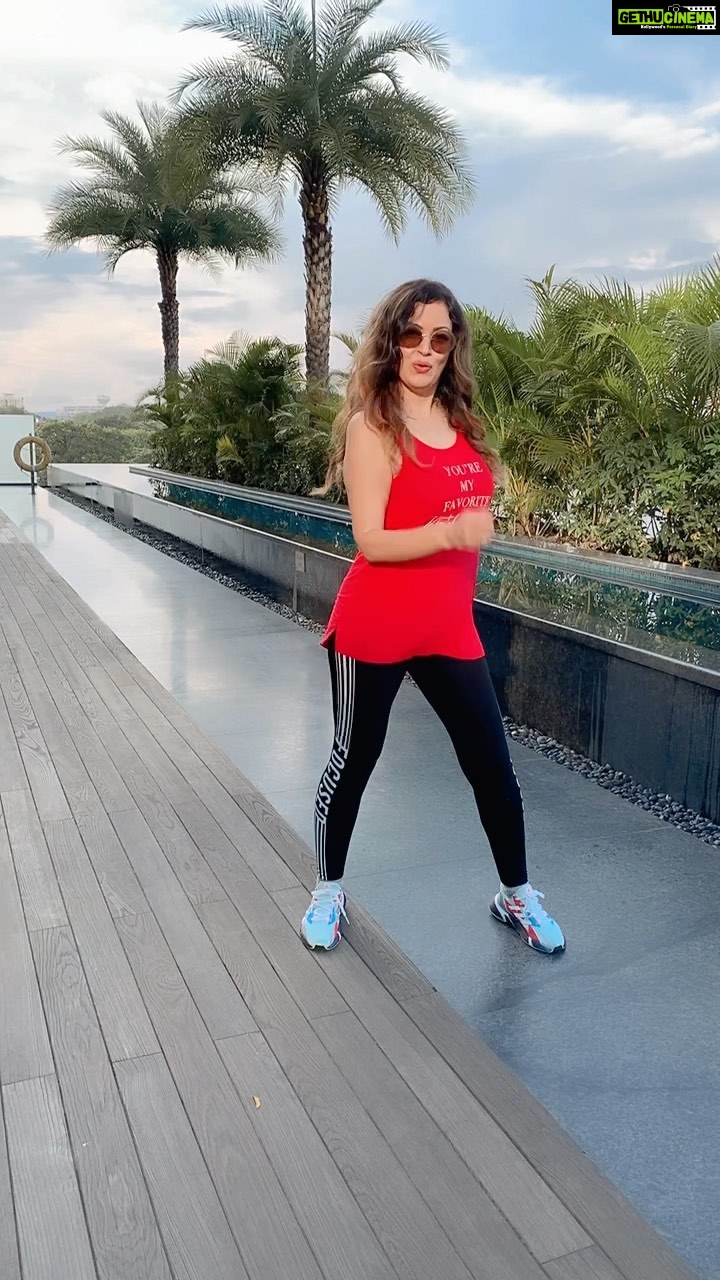 Maryam Zakaria Instagram - I like this remix 💃🏻💃🏻😄 . . #dance #reels #trending #reelitfeelit