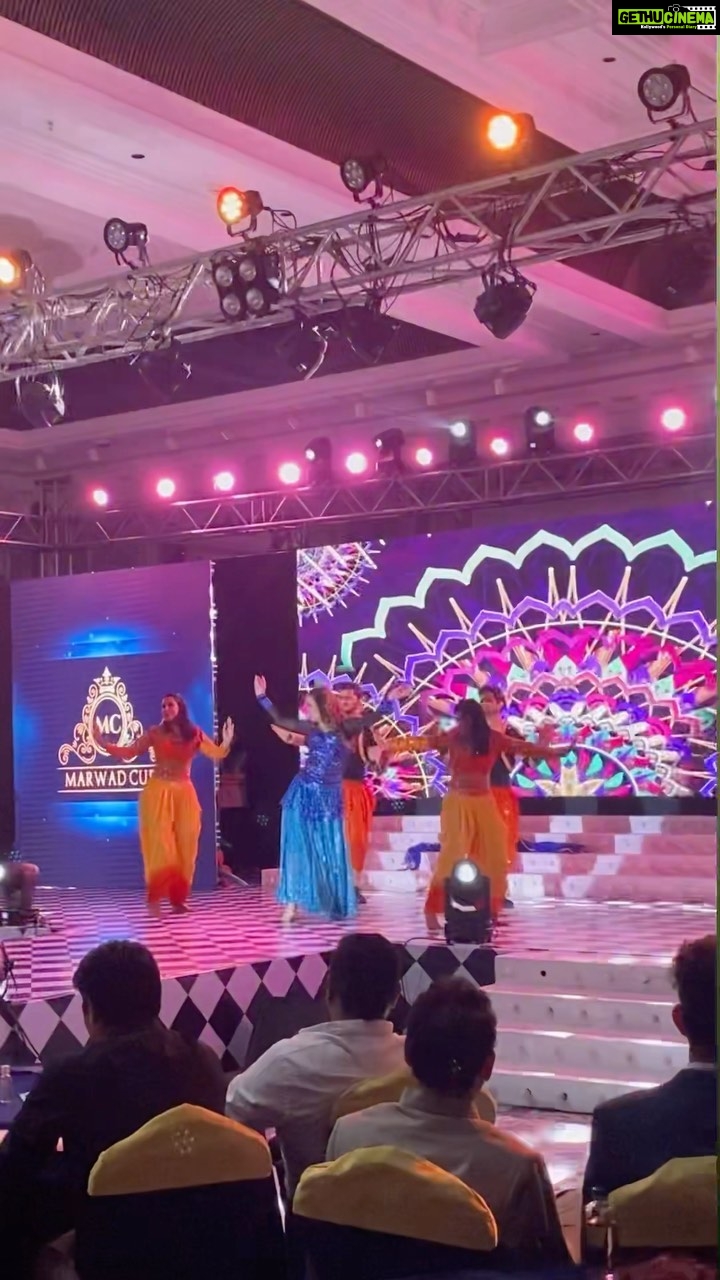 Maryam Zakaria Instagram - Had a amazing performance in Pune πππ»β€οΈ . . Choreography @sumitvinodofficial Outfit @rezachirag Event @marwadcup #danceperformance #bollywoodshow #dance #reels #paramsundari The Ritz-Carlton, Pune
