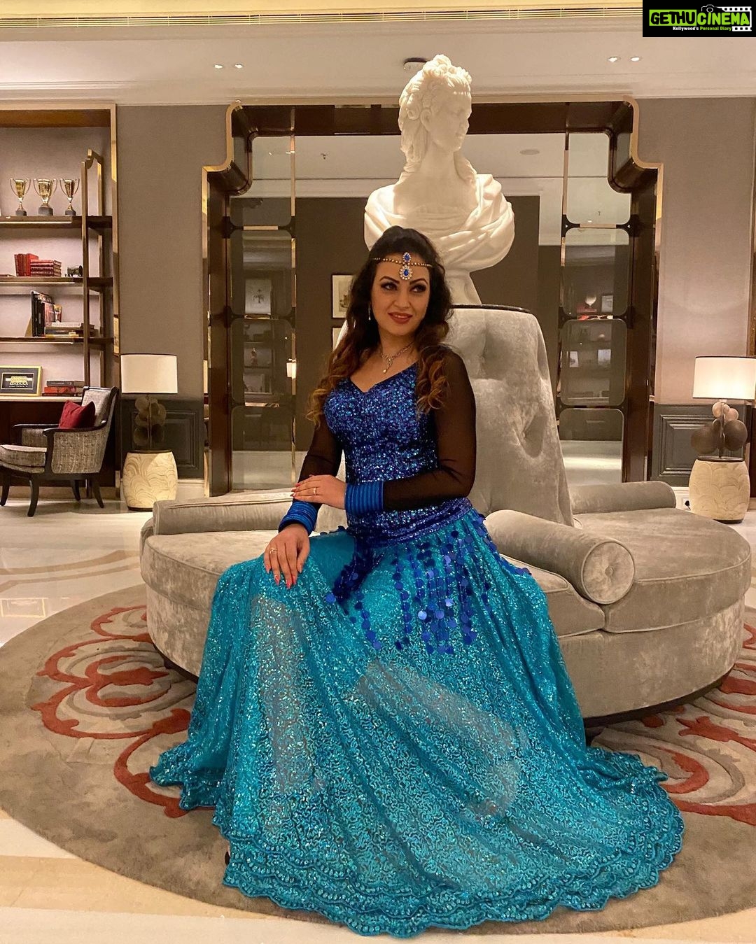 Maryam Zakaria Instagram - Feeling like a queen 👸🏻❤️ Outfit by @rezachirag The Ritz-Carlton, Pune
