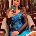 Maryam Zakaria Instagram - Check out the way I got ready for my performance 😜😀 #transformation #trending #reels #hairstyle #reelitfeelit #bollywood #dance #show #actress Pune, Maharashtra