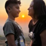 Maryam Zakaria Instagram - Me, Sunset & Aryan 😍 . . #beautifulsunset #motherandson #photoshoot #photography #sunset #amboli #maryamzakaria #travel #travelphotography #traveldiaries Amboli Hills