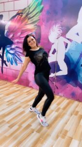 Maryam Zakaria Instagram - Back to the dance rehearsals, can’t wait to perform on the stage tomorrow in Pune 😁💃🏻💃🏻💃🏻 . . #dance #rehearsals #dancehall #reels #bollywod #tiptipbarsapaani #reelitfeelit #reelsindia Mumbai, Maharashtra