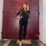 Maryam Zakaria Instagram - ❤️ . . #nightout #style #pose #fashion #blackoutfit Mumbai, Maharashtra