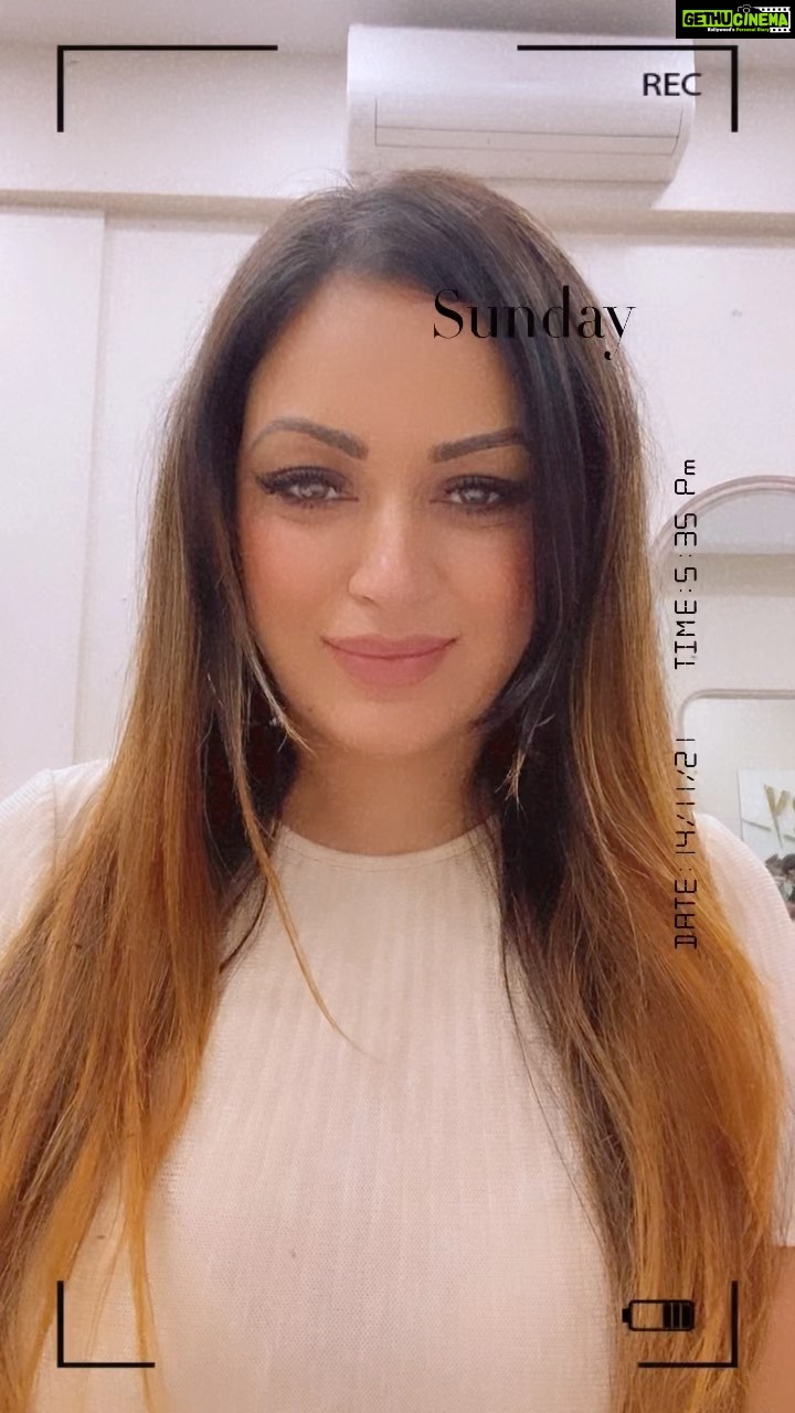 Maryam Zakaria Instagram - Nails done 💅🏻😀 #reels #trending #nails Mumbai, Maharashtra