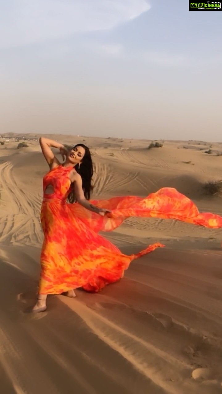 Maryam Zakaria Instagram - Love this remix 😍 #tbt #dubai #desert #reels #slomo #trending #reelitfeelit #reelsinstagram Dubai, UAE