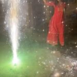 Maryam Zakaria Instagram - 🪔❤️#happydiwali #reels #reelitfeelit #fireworks
