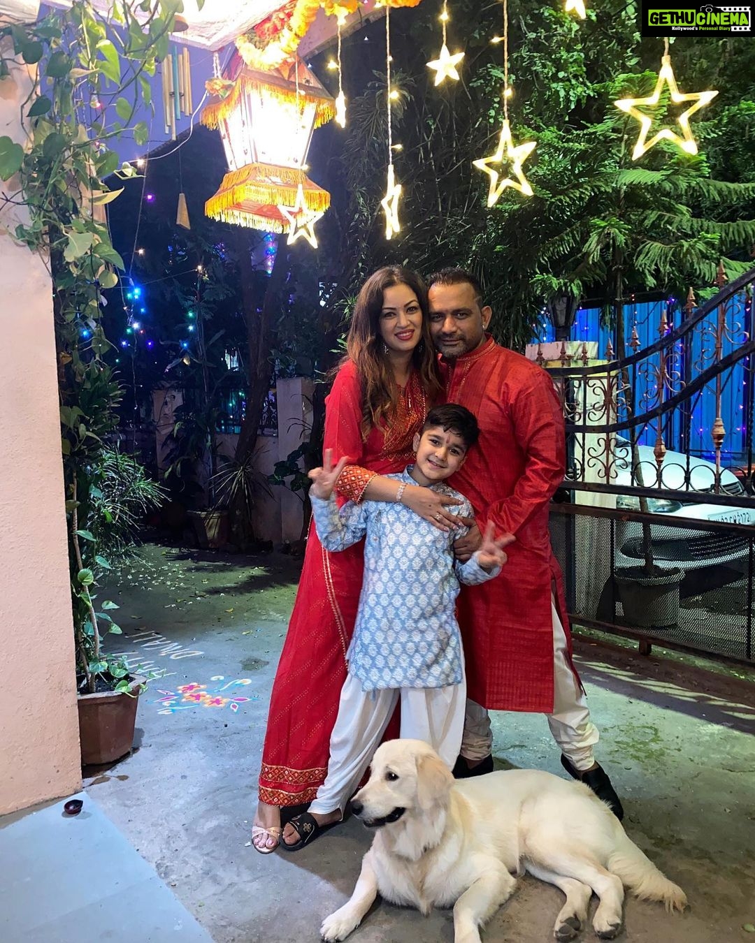Maryam Zakaria Instagram - Happy Diwali everyone 🪔❤️ @arvindchoreographer @realaryanthakur @rockycutie2021 #happydiwali Pune, Maharashtra