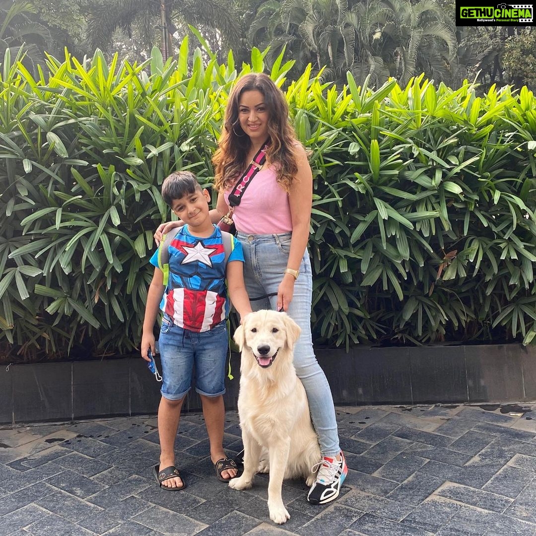 Maryam Zakaria Instagram - We have just reached in Pune and looking forward to celebrate Diwali with my family ❤️ . . #familytime #motherandson #puppy #puppylove #goldenretriever #boy #style #fashion #family #boyfashion #model #actress #influencer #maryamzakaria #pune Pune, Maharashtra