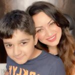 Maryam Zakaria Instagram - You wanna know a secret 🤫❤️❤️❤️ @realaryanthakur #cutnessoverload #iloveyou #reels #reelitfeelit #reelsinstagram #motherandson