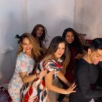 Maryam Zakaria Instagram - This is how we partyyyyy 💃🏻💃🏻💃🏻🥳😃 @mrinmaikolwalkar @praddysingh18 @curvy_jaanvi_official @therealakshadapatel #reels #reelitfeelit #reelsinstagram #viral #new #trend #dance #friends #funtime #party