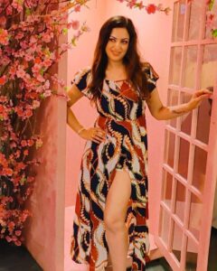 Maryam Zakaria Instagram - It’s Time to celebrate my birthday 🥳🎉😀
📸 @praddysingh18 
.
.

#itsmybirthday #pose #outfit #pink #style #model #actress #influencer #maryamzakaria #glam