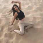 Maryam Zakaria Instagram – Sunday vibe 😍
#tbt #desert #dubai #reels #reelitfeelit #reelsinstagram