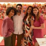 Maryam Zakaria Instagram - Last night was really amazing thank you my lovely friends, you made my birthday special 😘😘😘 @therealakshadapatel @praddysingh18 @shahinpink @curvy_jaanvi_official @mrinmaikolwalkar @claudiaciesla @amitsoni12 @natacha_de_sa @realaryanthakur #birthday #funtime #friends #motheandson #style #cake #outfit #fashion #model #actress #influencer Pink Wasabi