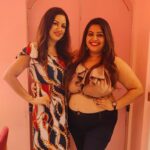 Maryam Zakaria Instagram - Last night was really amazing thank you my lovely friends, you made my birthday special 😘😘😘 @therealakshadapatel @praddysingh18 @shahinpink @curvy_jaanvi_official @mrinmaikolwalkar @claudiaciesla @amitsoni12 @natacha_de_sa @realaryanthakur #birthday #funtime #friends #motheandson #style #cake #outfit #fashion #model #actress #influencer Pink Wasabi