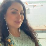 Maryam Zakaria Instagram - Off to Hathras looking forward to perform tonight 😀💃✨ Managed by @silverbell.networks . . #airportlook #trendingreels #travel #traveldiaries #reelswithmz #maryamzakaria #actorslife #sundayfunday