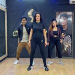 Maryam Zakaria Instagram - Friday vibes in the dance hall 💃😍✨ . . #dancereels #dancerehearsal #trendingreels #reelswithmz #maryamzakaria #kaadhalenkaviye
