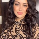 Maryam Zakaria Instagram - That’s your problem ✌️🙂 . . #hatersgonnahate #trendingreels #reelsinstagram #reelswithmz #maryamzakaria #glamlook