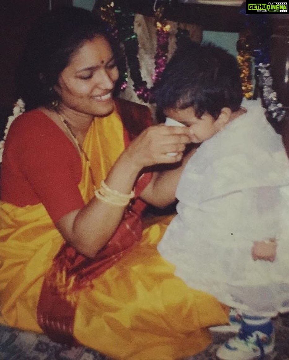 Mirnalini Ravi Instagram - To the most Genuine,Generous,Righteous human i know ..Wishing you a Happy 50🎂❤️ Thank you for guiding & correcting & shaping me throughout & also for passing all the good genes to me 🧬 I love you mommy😘
