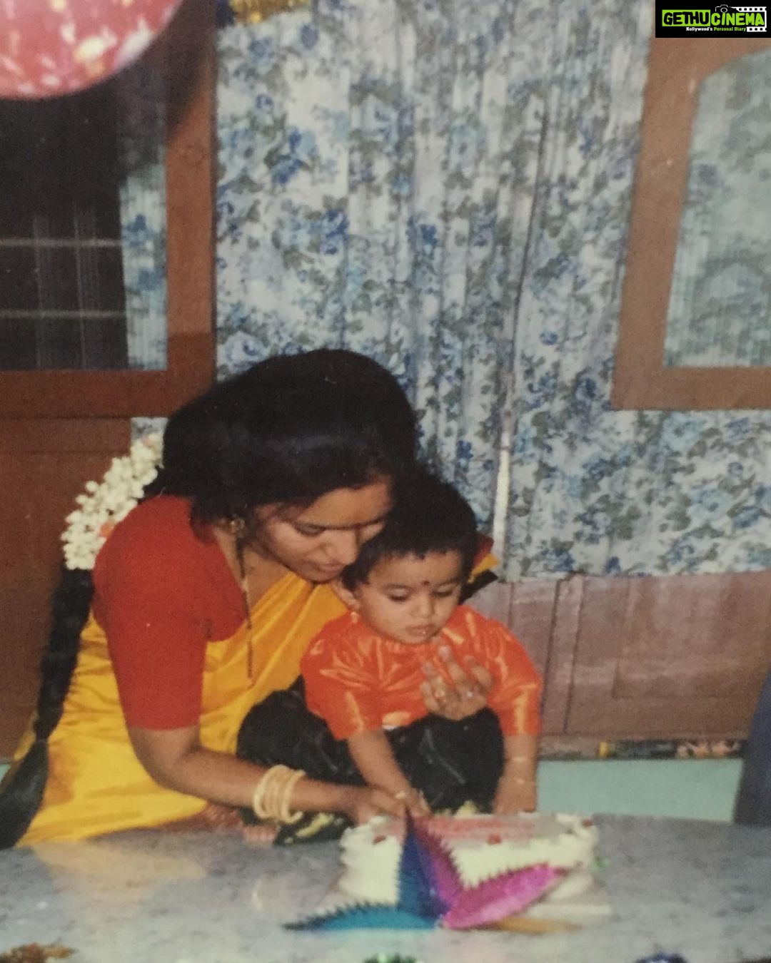 Mirnalini Ravi Instagram - To the most Genuine,Generous,Righteous human i know ..Wishing you a Happy 50🎂❤️ Thank you for guiding & correcting & shaping me throughout & also for passing all the good genes to me 🧬 I love you mommy😘