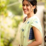 Mirnalini Ravi Instagram - Eye contact,Then a little smile 👀 @ivalinmabia @camerasenthil @saranyamakeupartistry @mani_stylist_ @rrajeshananda