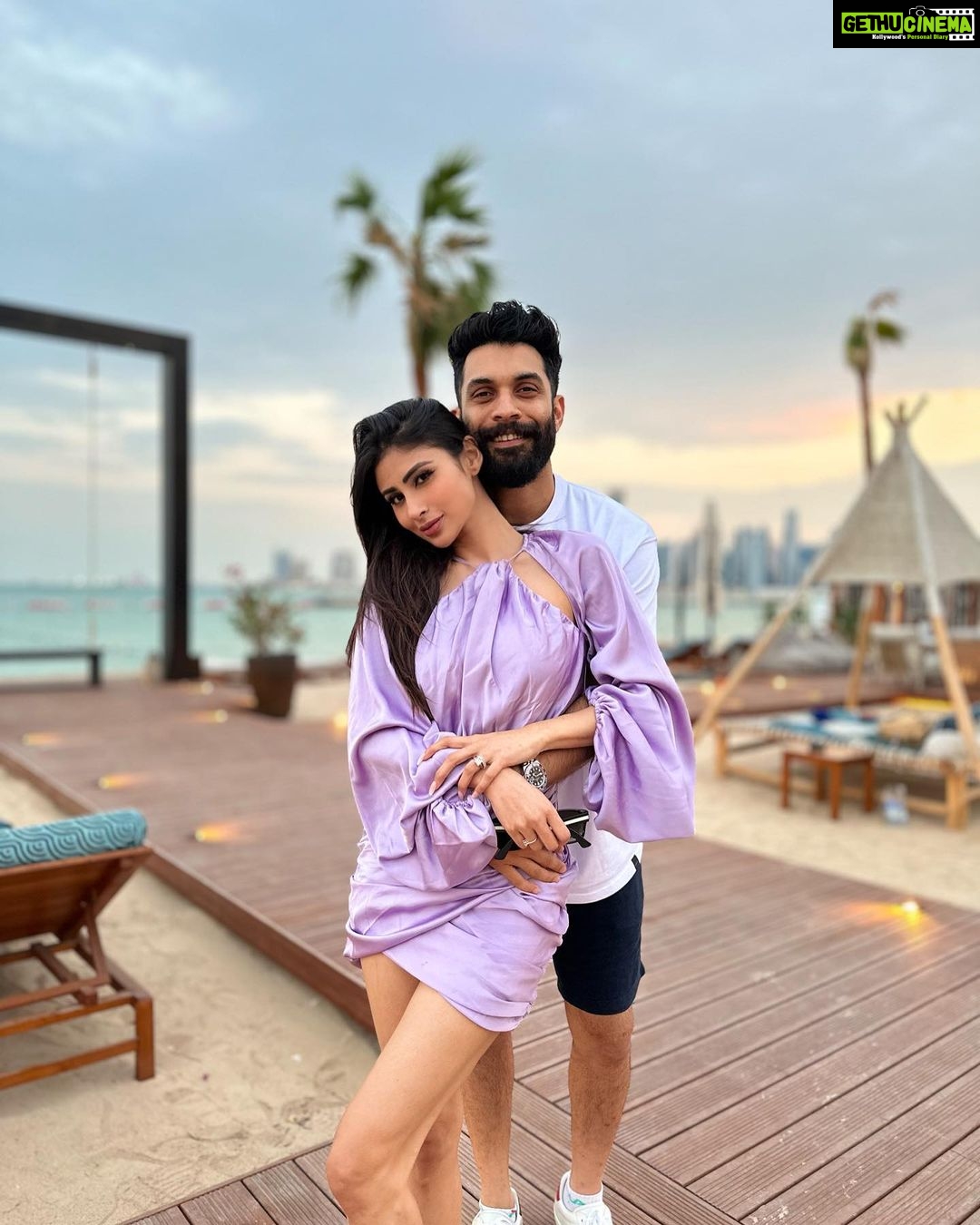 Mouni Roy Instagram - My 🌎🔱 📸 @shrenikghodawat Doha