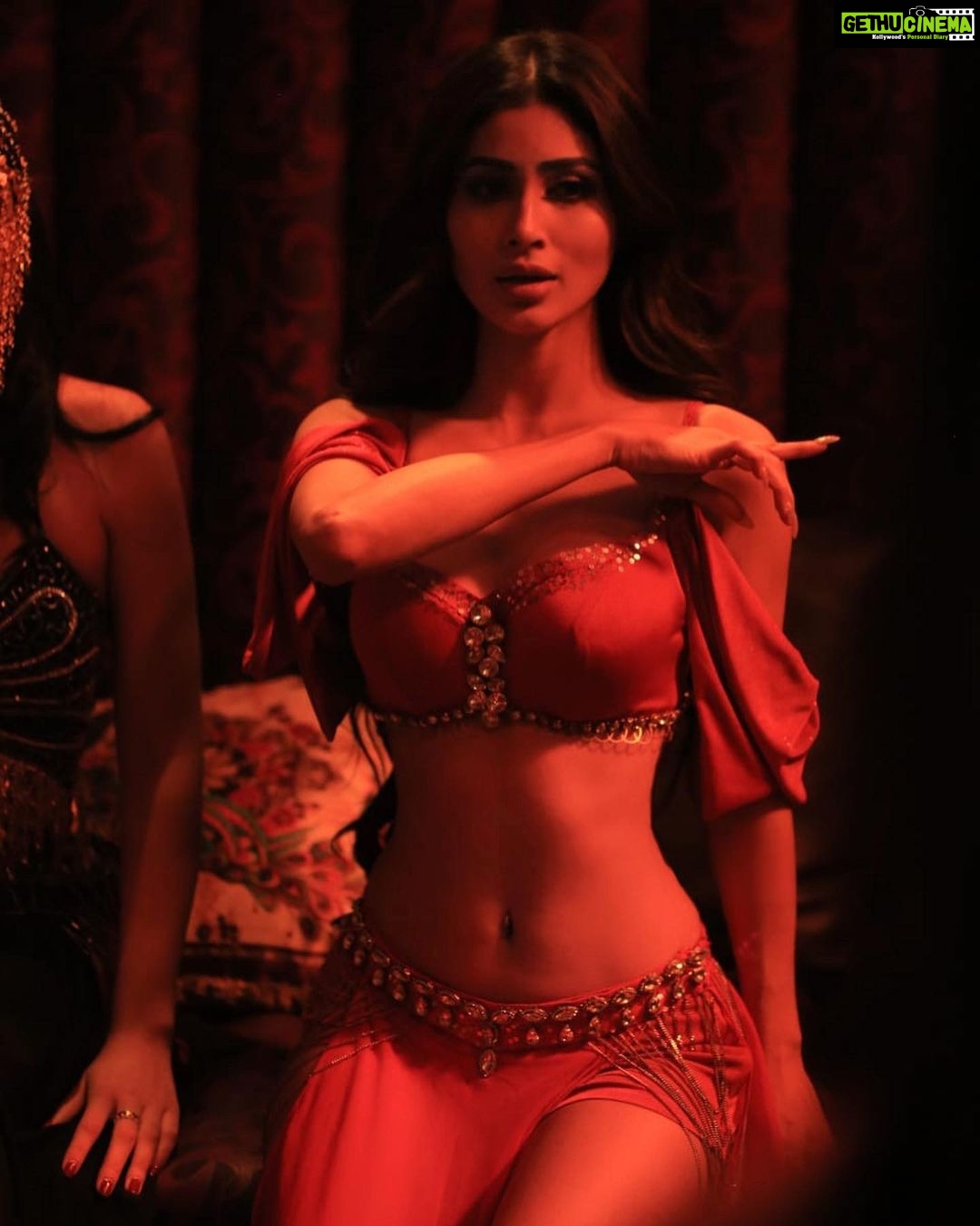 Mouni Roy Instagram - Something we shot two and half years back. Finally out tomo x #Fakeeran @tseries.official