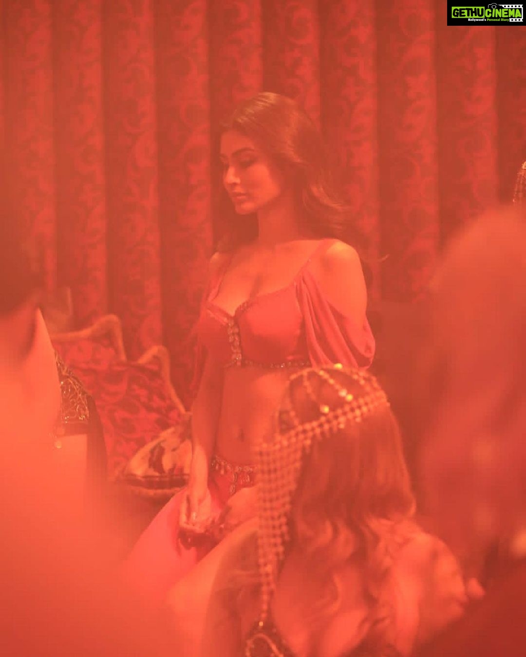 Mouni Roy Instagram - Something we shot two and half years back. Finally out tomo x #Fakeeran @tseries.official