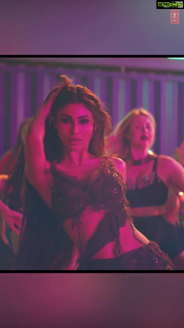 Mouni Roy Instagram - SONG OUT NOW ♥️ #fakeeran @tseries.official