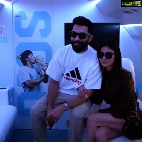 Mouni Roy Instagram - Visit to the Maradona exhibition in Doha today- reliving Maradona! simply wow! @qatarairways @tenexperiencecollection @QatarAirways @Maradonafanfest @HIAQatar @QatarExecutive #Maradona #Qatar #FIFAWorldCup2022 #DohaDiaries