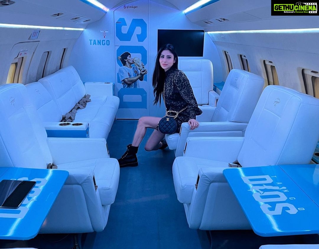 Mouni Roy Instagram - Visit to the Maradona exhibition in Doha today- reliving Maradona! simply wow! @qatarairways @tenexperiencecollection @QatarAirways @Maradonafanfest @HIAQatar @QatarExecutive #Maradona #Qatar #FIFAWorldCup2022 #DohaDiaries