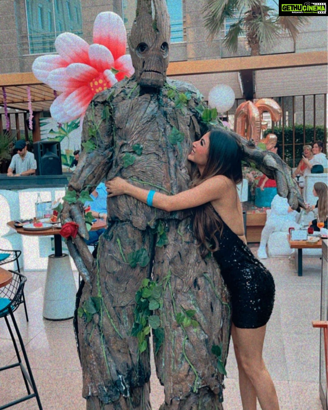 Mouni Roy Instagram - Always in my lane, minding my own business 💋