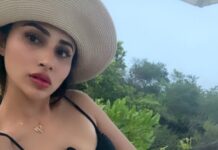 Mouni Roy Instagram - Always in my lane, minding my own business 💋