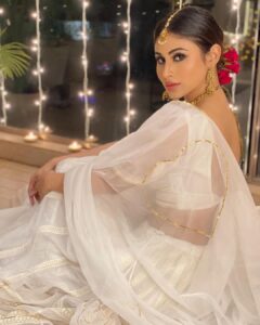 Mouni Roy Instagram - Always in my lane, minding my own business 💋