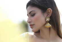 Mouni Roy Instagram - Always in my lane, minding my own business 💋