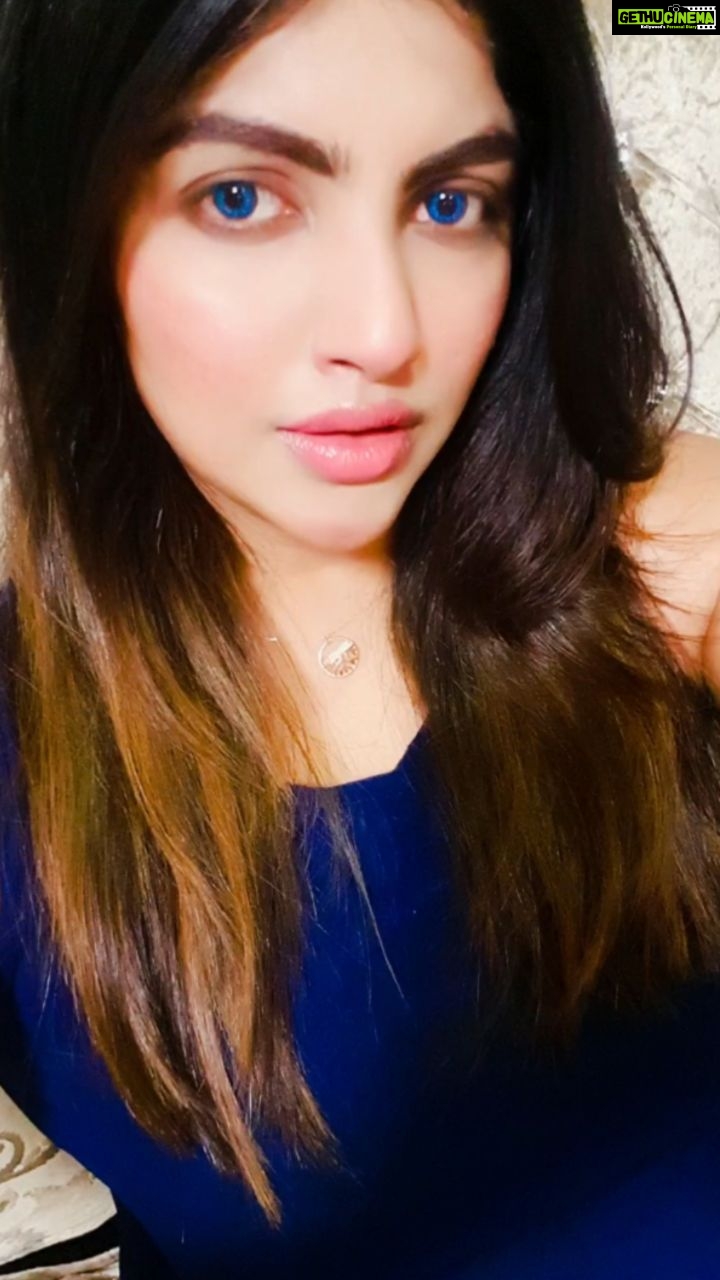 Naina Sarwar Instagram - #blueeyes #lusciouslips #goodskin #purewithin 💫