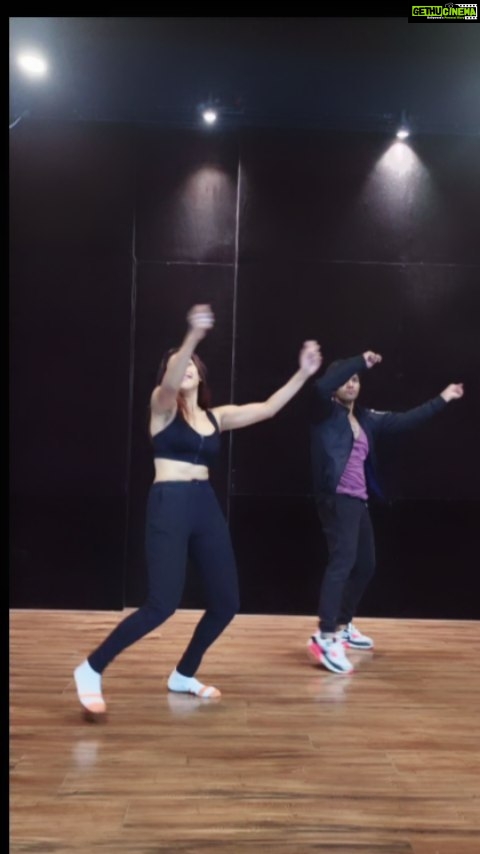 Naira Shah Instagram - Dance ka bhoot😍😍😍 @brahmastrafilm Loved the song vibe❤️ #dancekabhoot #dancemasti#fun#brahmastra#ranbirkapoor#lovelife#livelife#enjoyeverymoment#nairashah🌟#2022#trending#trendingreels