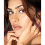Naira Shah Instagram - 💓 #Nomakeuplook💓 #thatlook#love#vibe#romantic#nairashah#2022#september#delicate#trending#closeup Pic courtesy - @munnasphotography