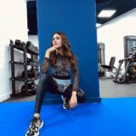 Naira Shah Instagram - Last eve was a party on the stage! Thank you @shajimulk and @t10league To make this happen!!! Love u guys #nairashah#2k22#abudabhi Hair by @rabihchallouf_official 👌🏻 Zayed Cricket Stadium, Abu Dhabi