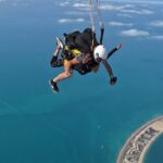Naira Shah Instagram - Darr ke aage Jeet hai! Suna tha😝 Feel bhi Kar liya 🙈✅ #skydivedubai#loveadventure#adranlinerush#nairashah#2k22#dubailife#november#liveitup#daredeviledit It’s a fight against air hence the facial expressions🤪🙈 Palm Jumeirah Island