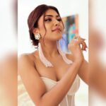 Naira Shah Instagram - Feel urself😍😌#white#pretty#september#redcarpetlook#nairashah🌟#2022#loveit# Bangalore, India
