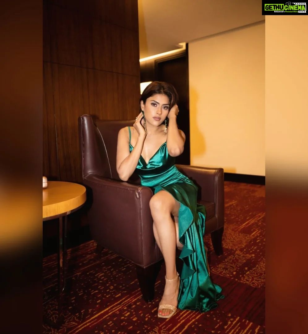 Naira Shah Instagram - Hari mirchi 😋 #classy#september#2022#sexy#nairashah#southawrds#blessed 💐#thankyou❤️🙏 Pic courtesy @nishtografy