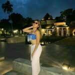 Naira Shah Instagram - 🐬🐬🐬 #goa#beachlife#august#dusk#nairashah🌟#2k22#🐬 Goa