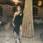 Naira Shah Instagram – Black defines me baby!! 
In and out😉
#sexy#blackslit#Augustfeels#partyvacay#goa#2k22#black#friends#nairashah🌟 Goa