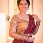 Nakshathra Nagesh Instagram – It felt amazing to be back on stage to host #avalawards ❤️

Outfit @studio149 
Hair @mani_stylist_ 
Photography @haran_official_ 
Jewellery @new_ideas_fashions