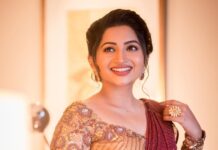 Nakshathra Nagesh Instagram - It felt amazing to be back on stage to host #avalawards ❤️ Outfit @studio149 Hair @mani_stylist_ Photography @haran_official_ Jewellery @new_ideas_fashions